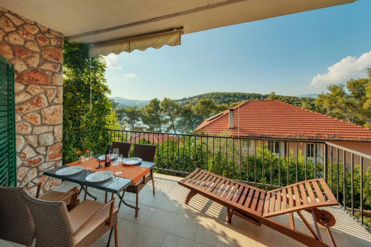 Figa Apartman Benko Milatic Jelsa  Exterior photo