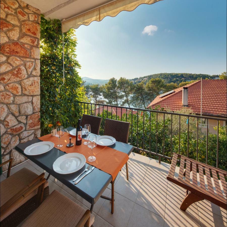 Figa Apartman Benko Milatic Jelsa  Exterior photo